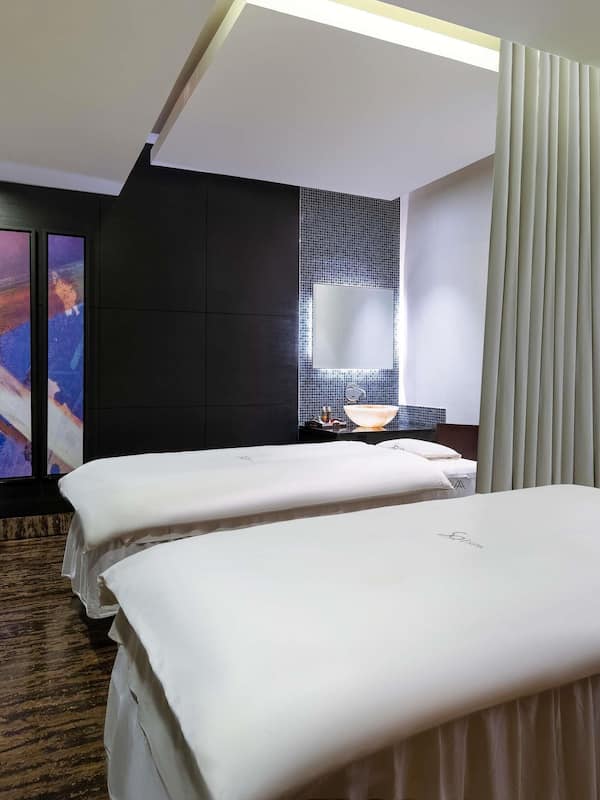 Bilik rawatan pasangan, sauna, tab panas, mandi tangas / hammam
