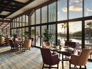 3 restaurants; breakfast, lunch and dinner served  - Sofitel Abu Dhabi Corniche (Abu Dhabi)