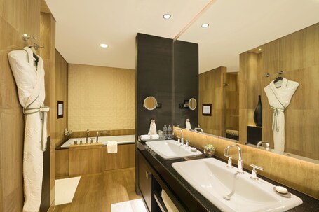 Sofitel Abu Dhabi Corniche - Image 118