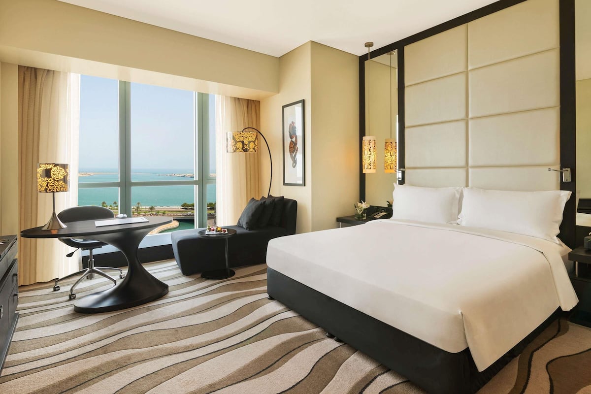 1 bedroom, premium bedding, minibar, in-room safe