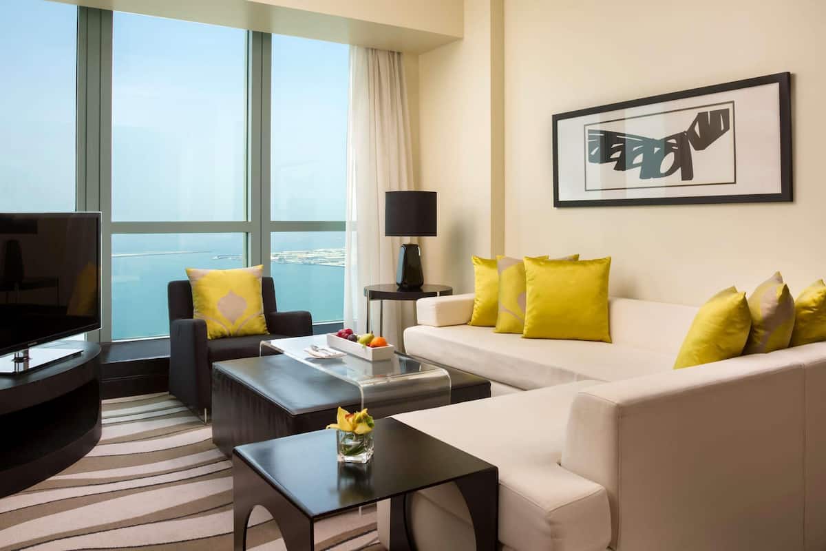 Prestige Suite with Club Access and Sea or City View | 1 Schlafzimmer, hochwertige Bettwaren, Minibar, Zimmersafe