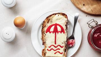 Se ofrece un desayuno bufé (18 EUR por persona)