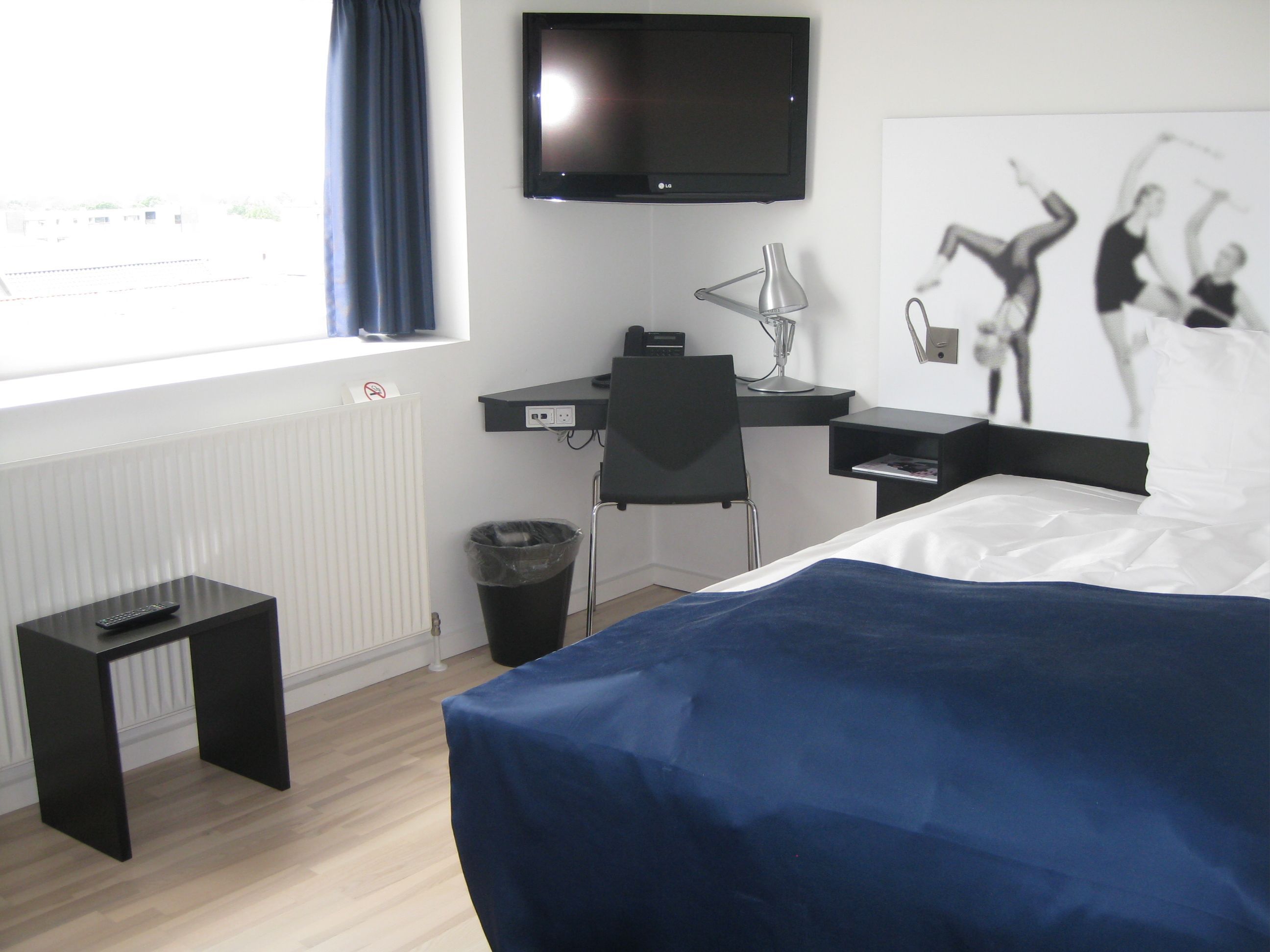 standard single room | 1 bedroom, hypo-allergenic bedding, pillow-top beds, in-room safe