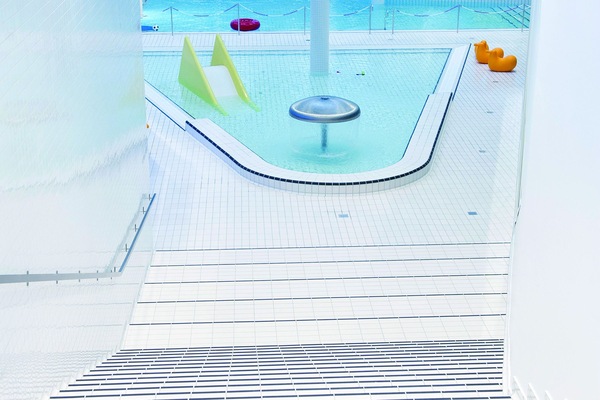 4 indoor pools