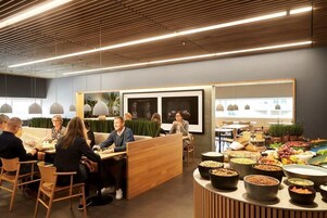 Desayuno buffet diario (DKK 100.00 por persona)