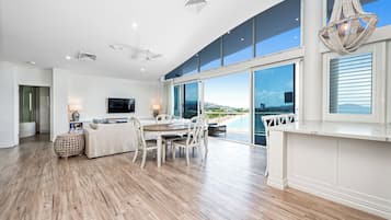 3 Bedroom Penthouse | Individually decorated, individually furnished, laptop workspace