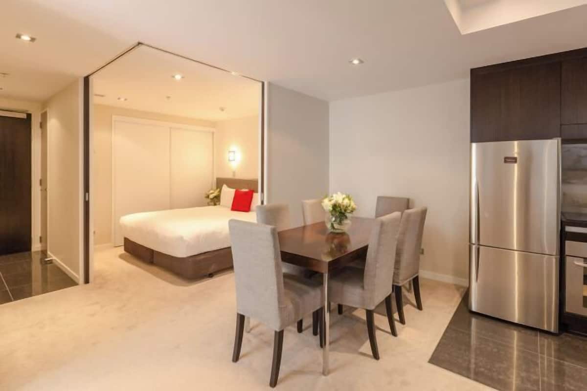 Ropa de cama de alta calidad y minibar