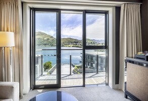 32-inch LCD TV with cable channels, TV