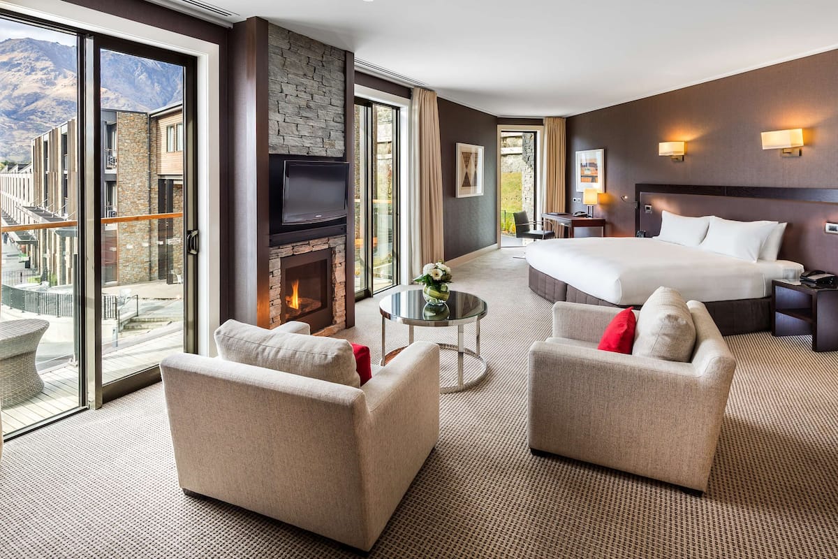 room, 1 queen bed, accessible | premium bedding, minibar, in-room safe, soundproofing