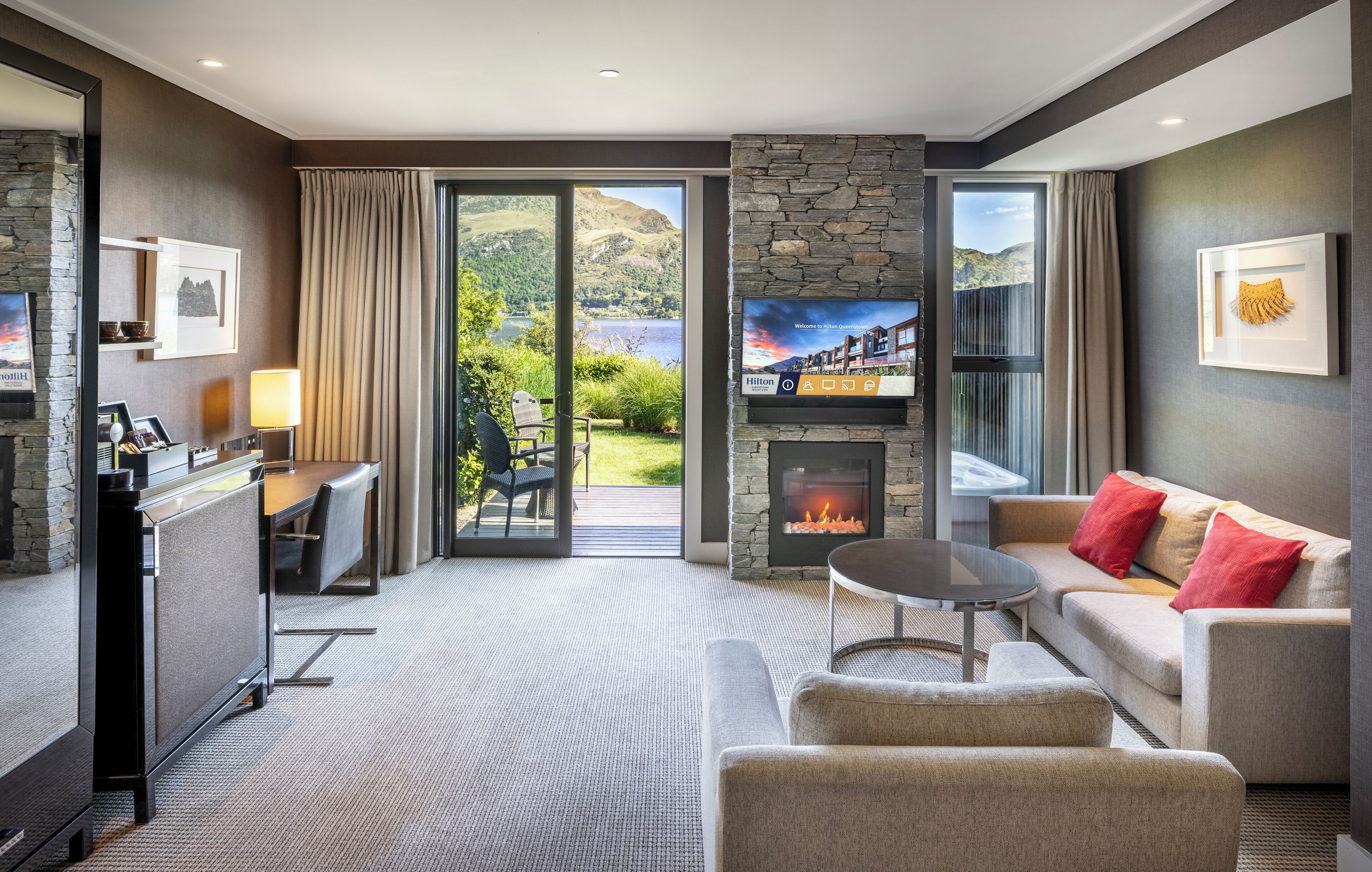 Room, 1 King Bed (Relaxation) | Living area