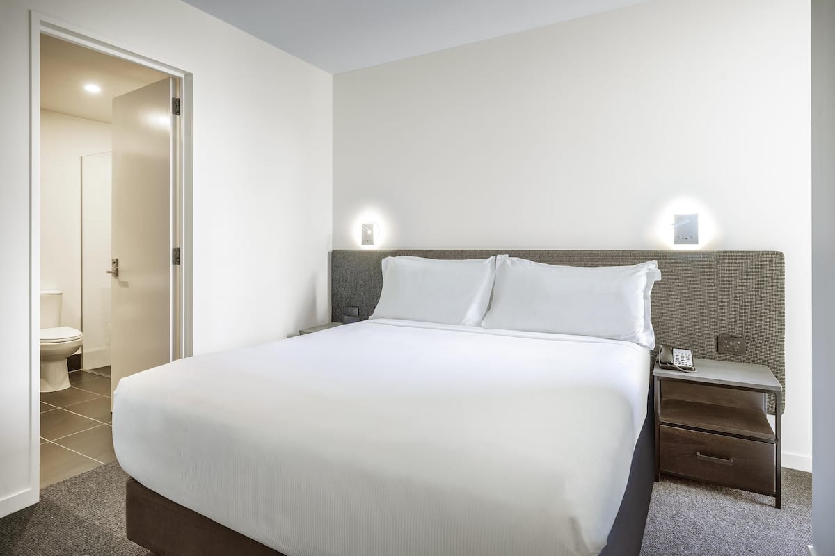 Premium bedding, minibar, in-room safe, soundproofing