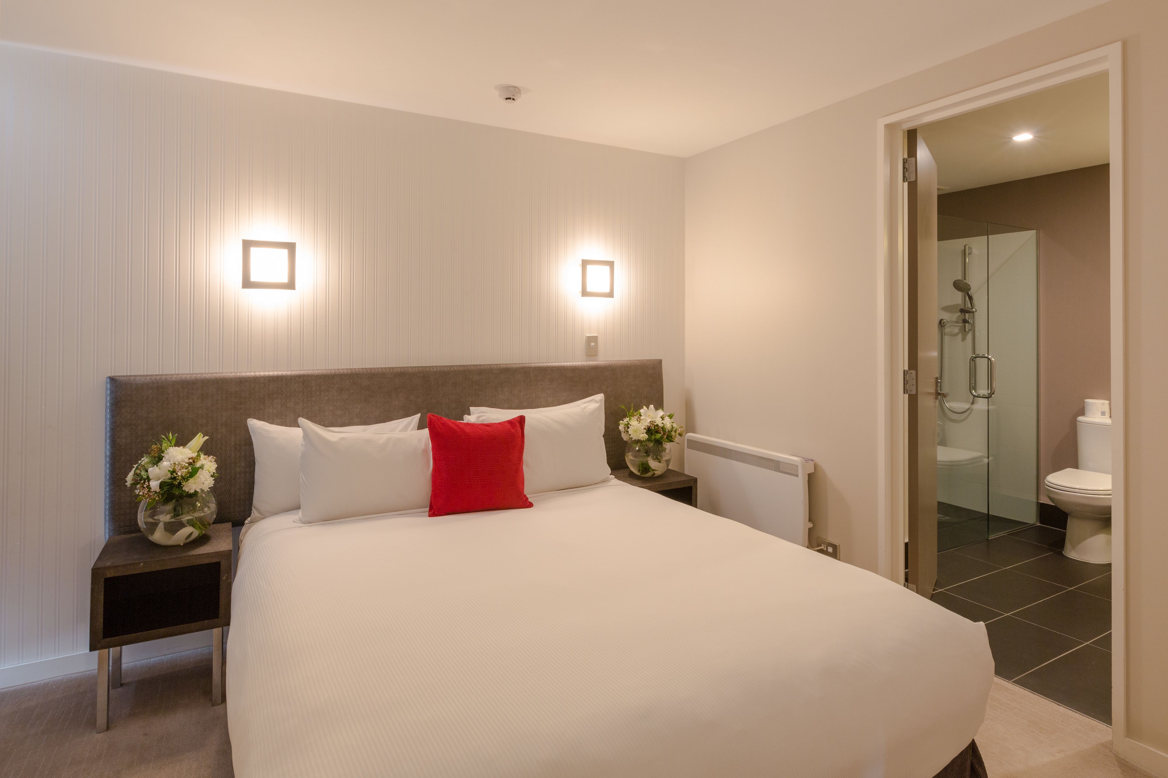 Ropa de cama de alta calidad y minibar 