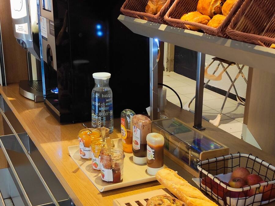 Café da manhã com buffet todos os dias mediante uma taxa