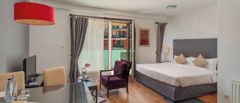 Deluxe-Studiosuite | Hochwertige Bettwaren, Zimmersafe, Schreibtisch, VerdunkelungsvorhÀnge