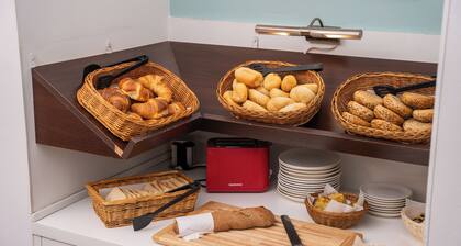 Escala Hotel & Suites