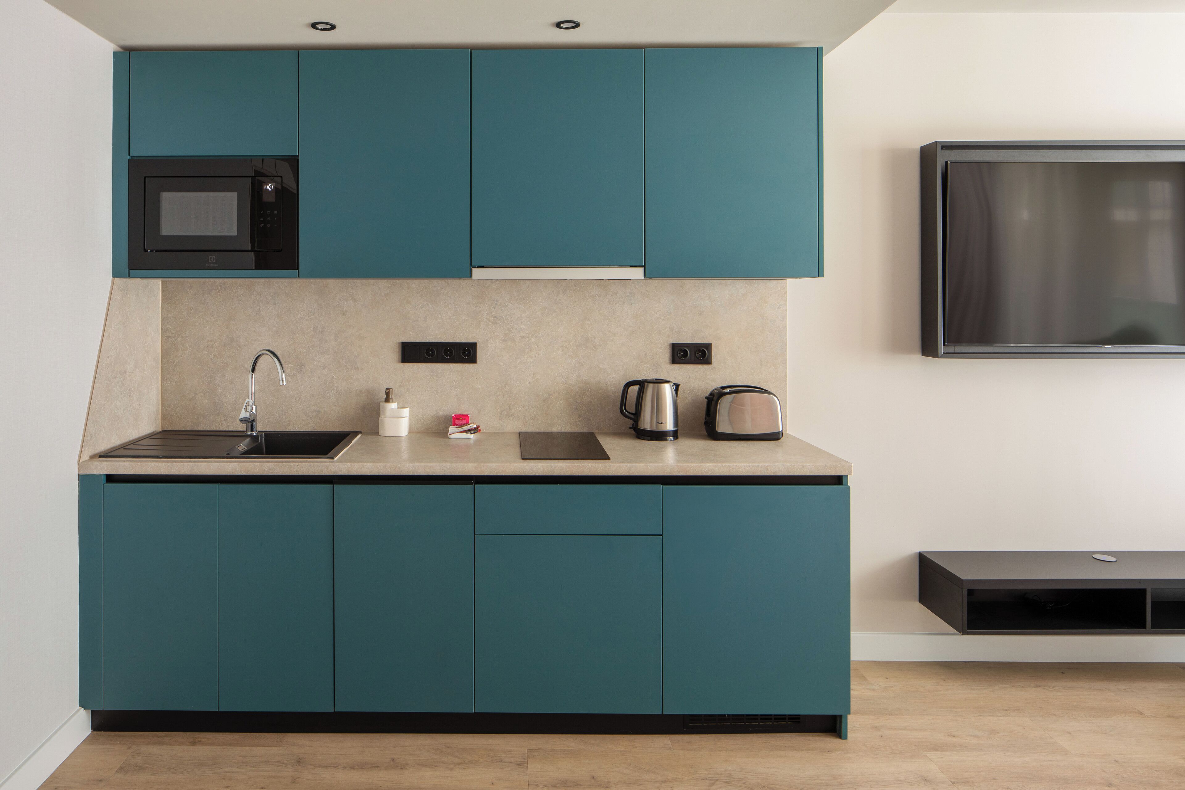 deluxe apartment with 2 bedrooms | private kitchen | fridge, microwave, oven, stovetop