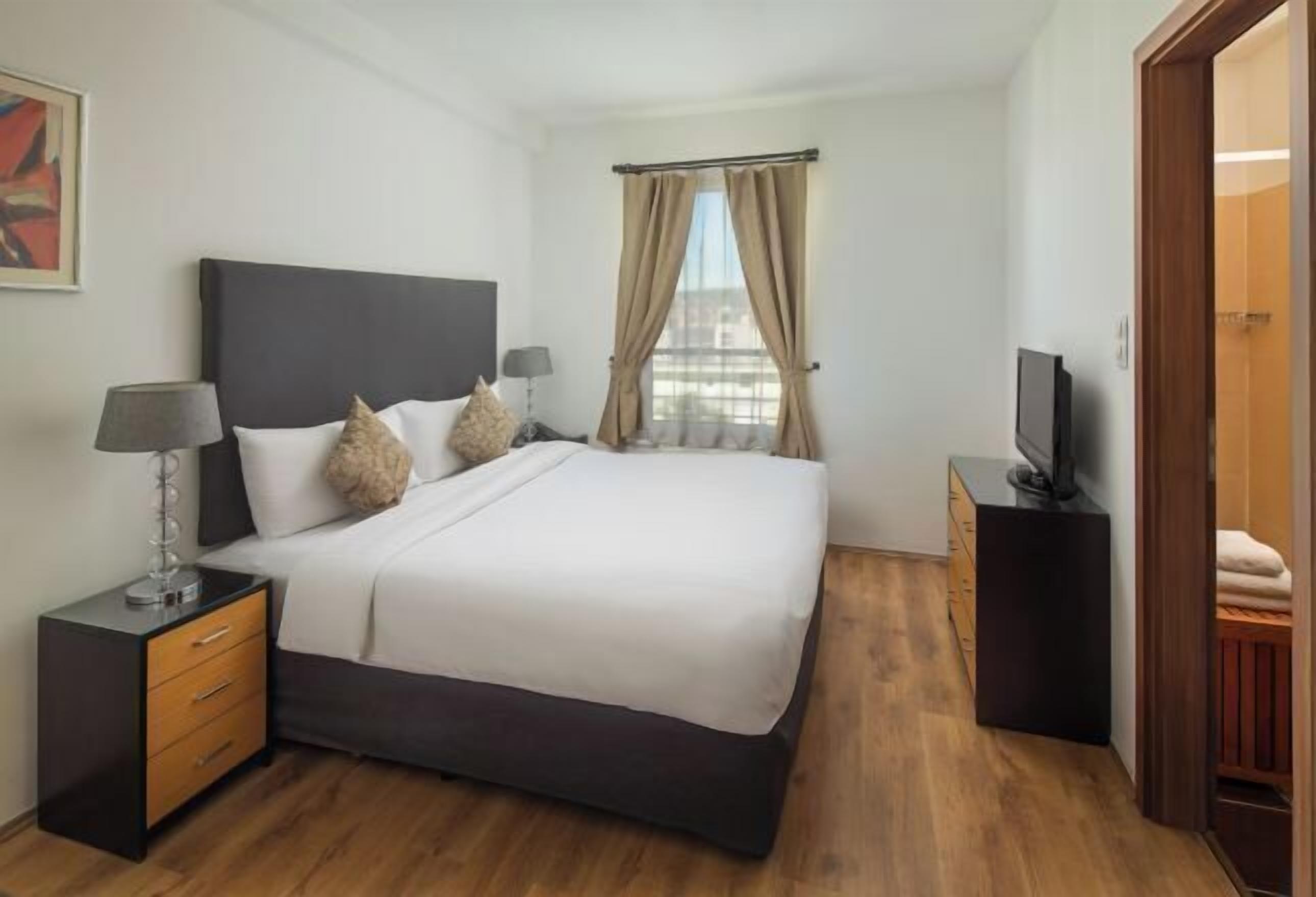 Premium bedding, in-room safe, desk, blackout drapes