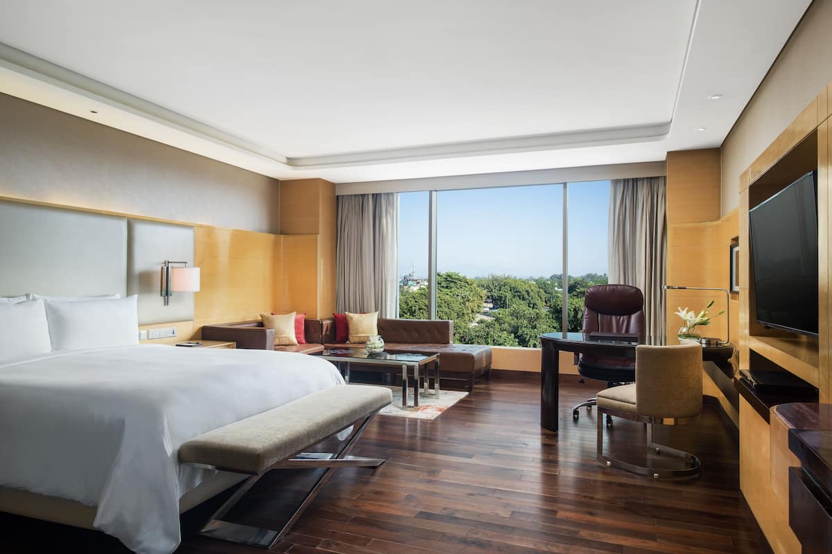 minibar, in-room safe, laptop workspace, blackout curtains