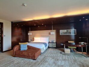Egyptian cotton sheets, premium bedding, memory foam beds, minibar