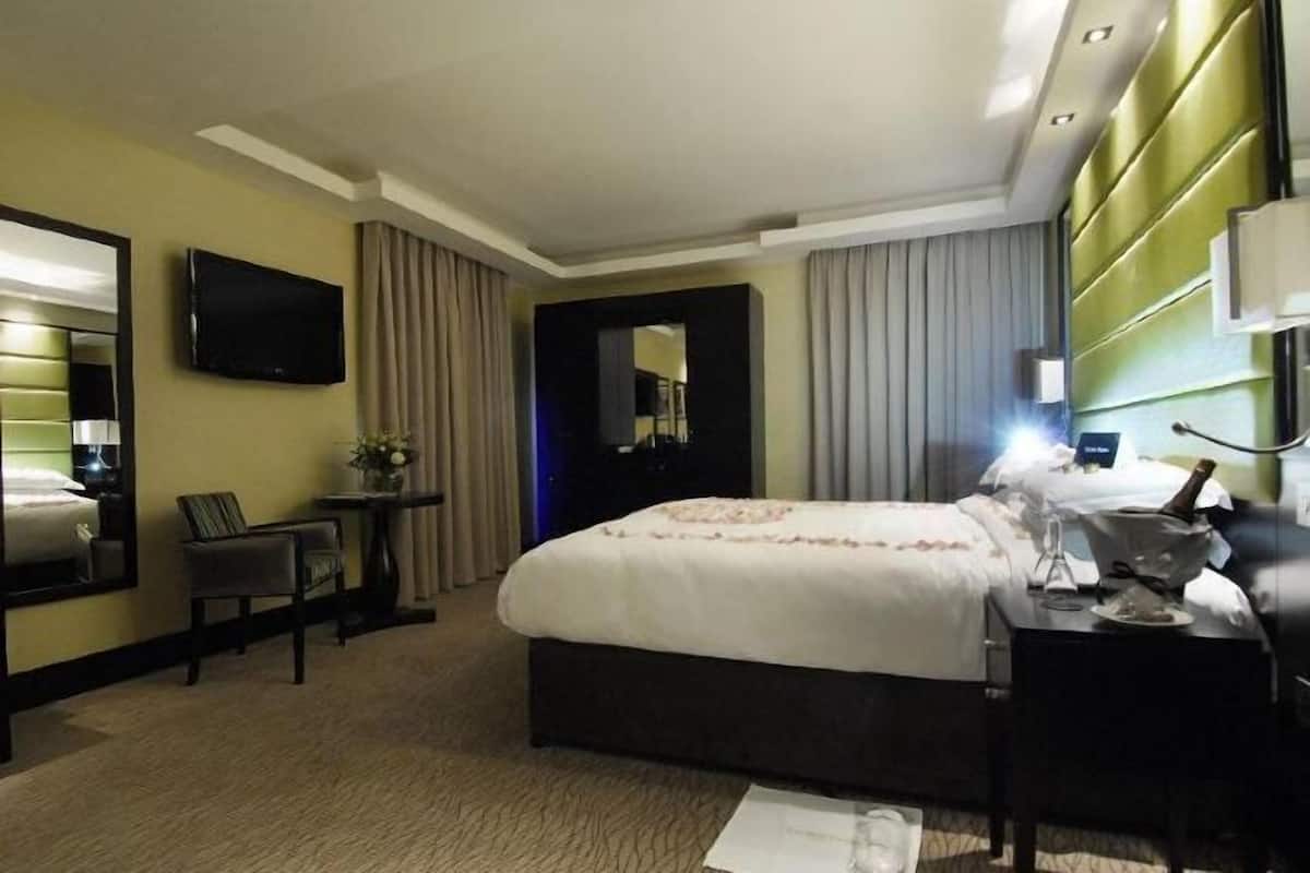 1 bedroom, in-room safe, desk, soundproofing
