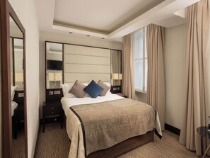 Deluxe Double Room | 1 bedroom, in-room safe, desk, soundproofing