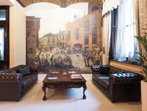 Lobby lounge