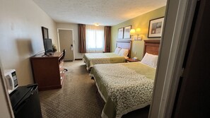 Standard Double Room, 2 Queen Beds | Desk, free WiFi, bed sheets - Capri Motel Avoca (Avoca)