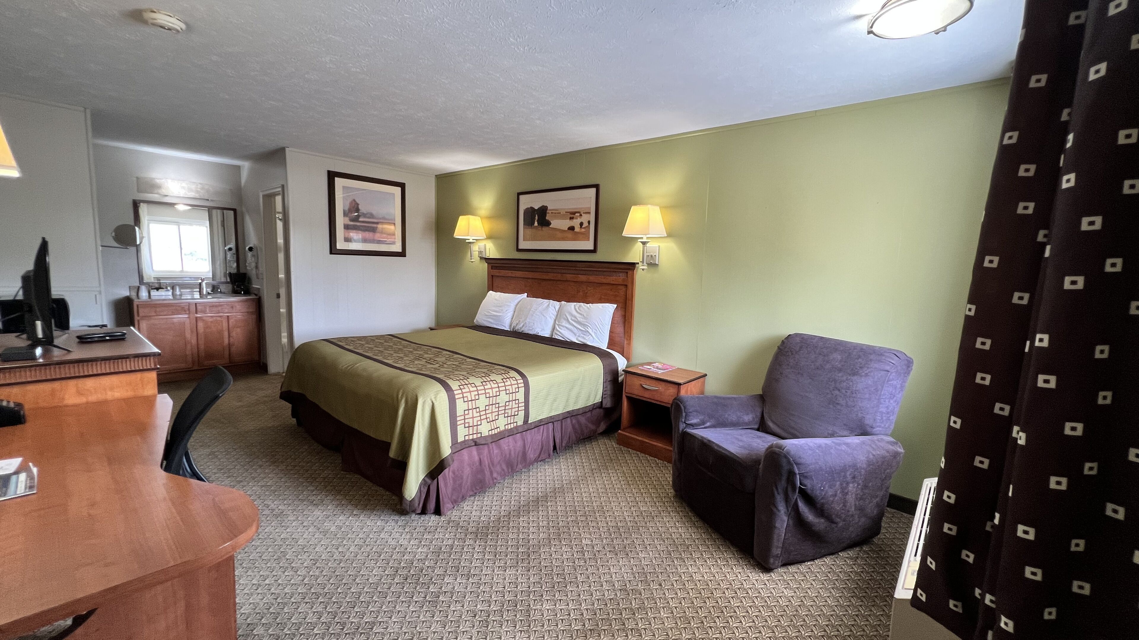 Economy Room | Desk, free WiFi, bed sheets