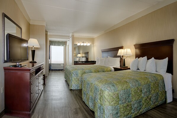 Room, Kitchenette (Efficiency, King Bed & One Double Bed)