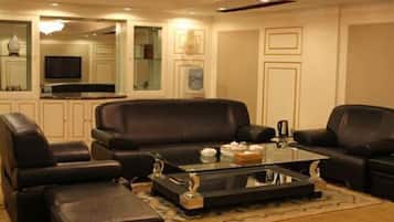 Minibar, in-room safe, alarm clocks