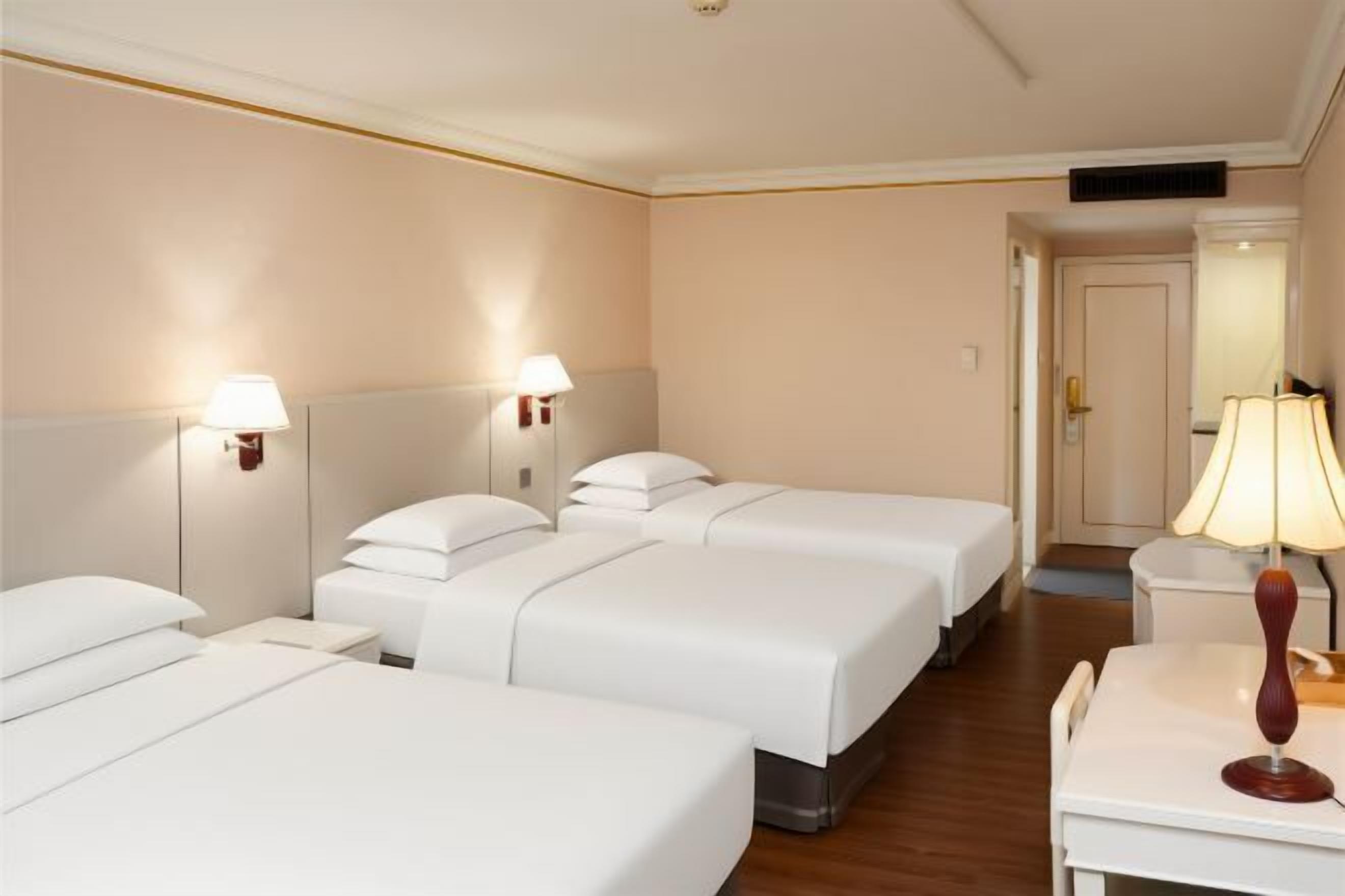 Frigobar, cofres nos quartos, despertadores