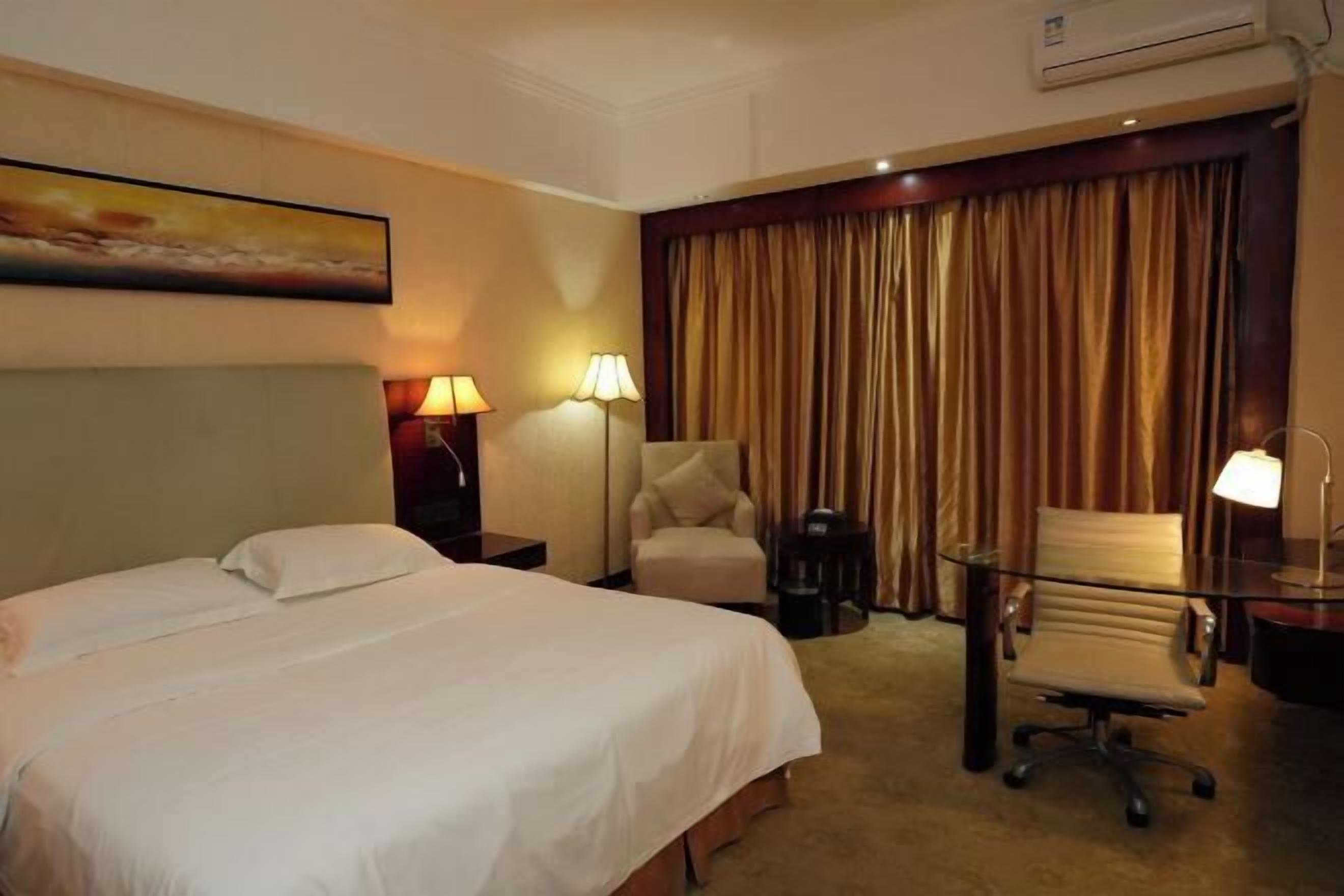 Minibar, in-room safe, alarm clocks