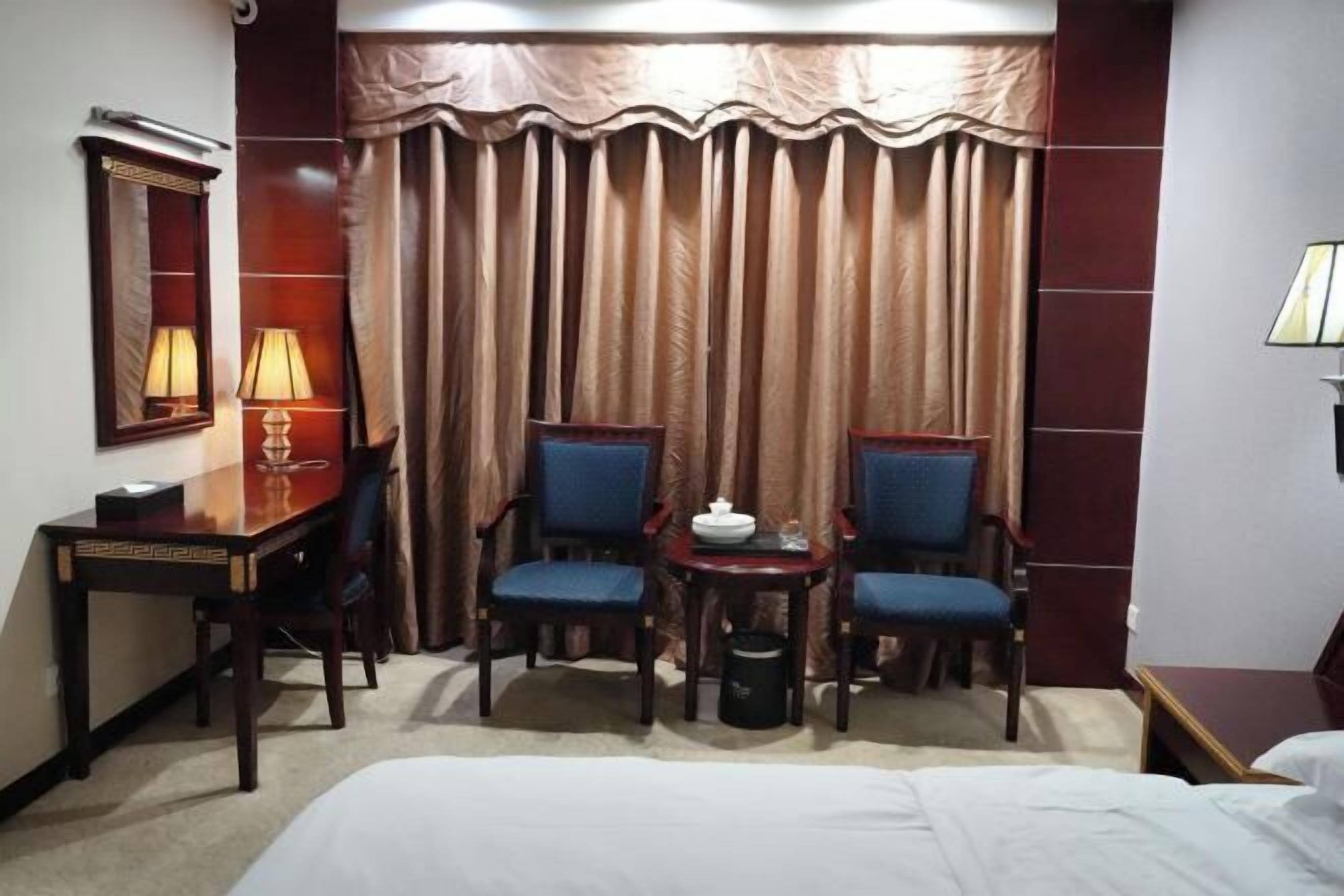 Minibar, in-room safe, alarm clocks