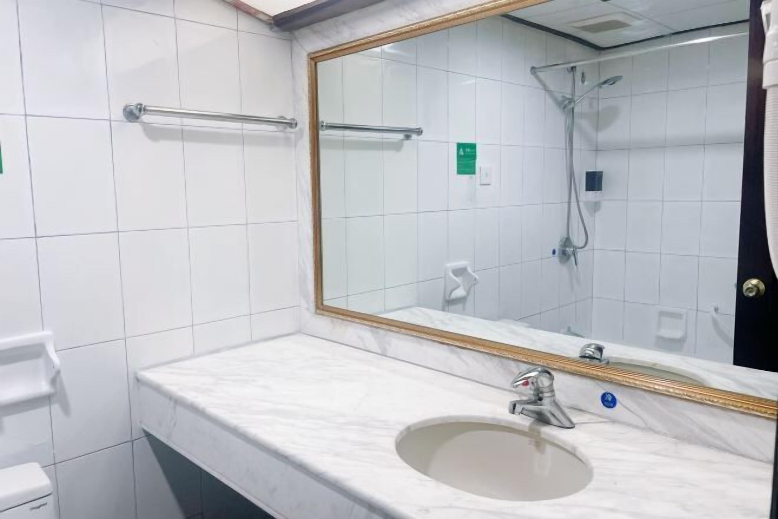 Minibar, in-room safe, alarm clocks