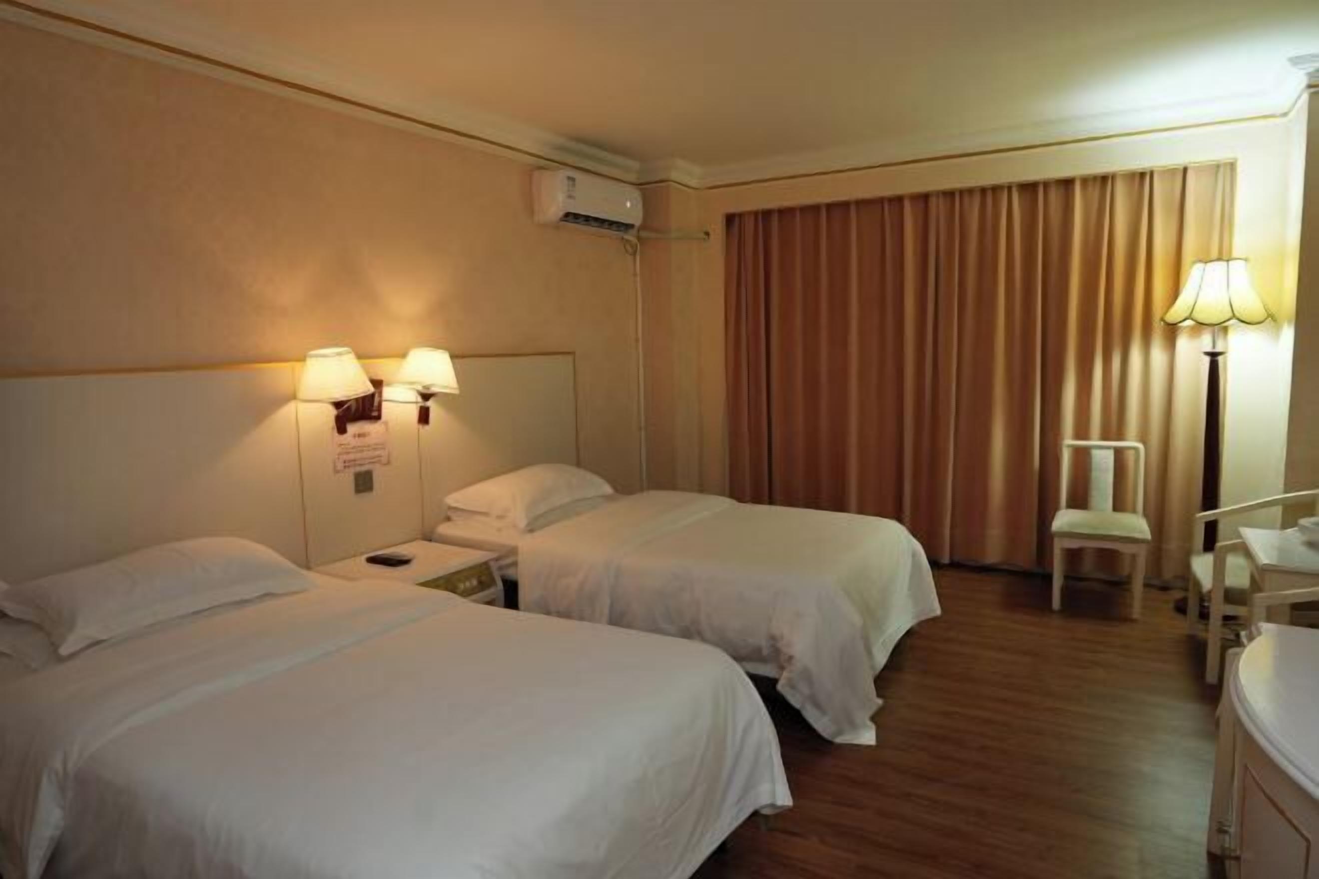 Minibar, in-room safe, alarm clocks