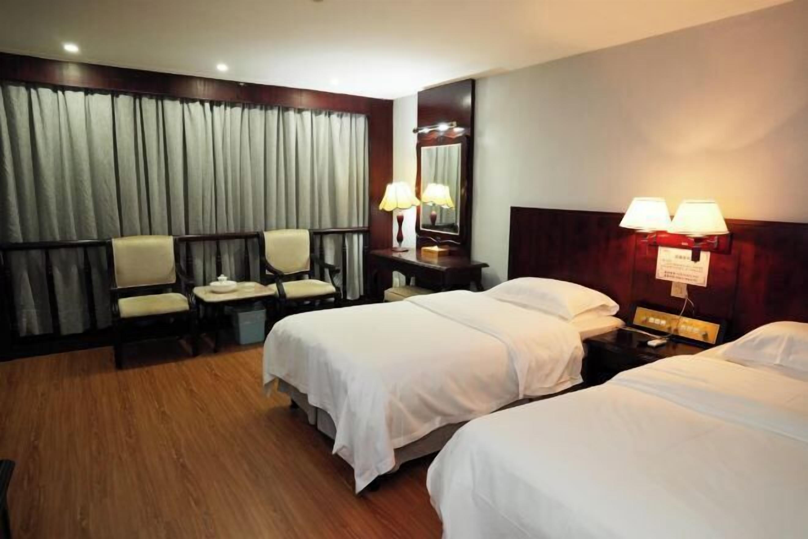 Minibar, in-room safe, alarm clocks