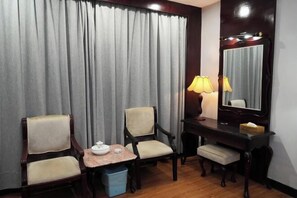 Minibar, in-room safe, alarm clocks