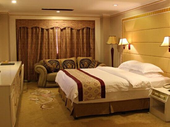 Minibar, caja fuerte, despertador