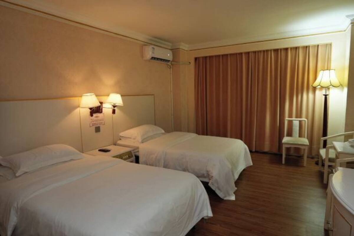 Minibar, caja fuerte, despertador