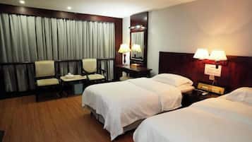 Minibar, in-room safe, alarm clocks