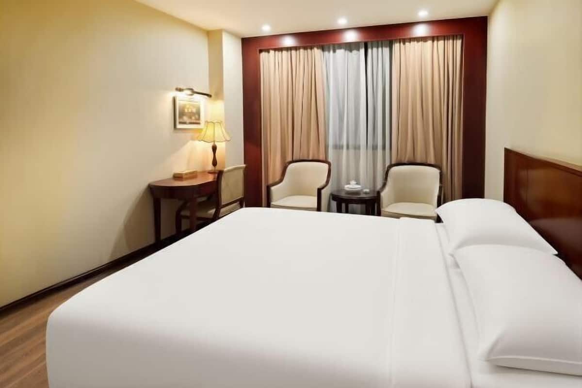Frigobar, cofres nos quartos, despertadores