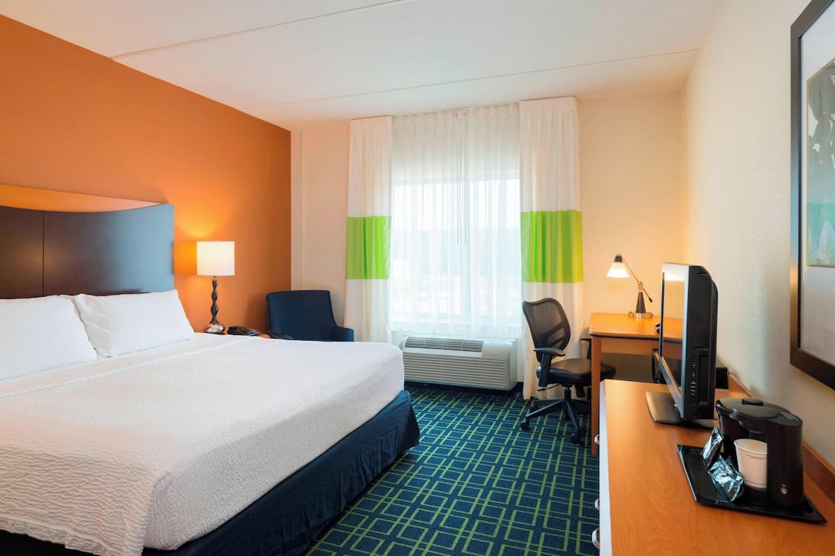 Room, 1 King Bed, Non Smoking | Desk, blackout drapes, iron/ironing board, free cribs/infant beds