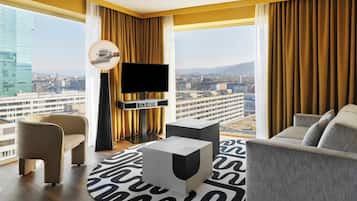 Club Suite, 1 King Bed with Sofa bed | 1 bedroom, premium bedding, in-room safe, desk