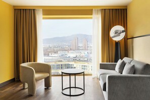 Familienzimmer, 2 Doppelbetten | Hochwertige Bettwaren, Zimmersafe, Schreibtisch, Verdunkelungsvorhänge