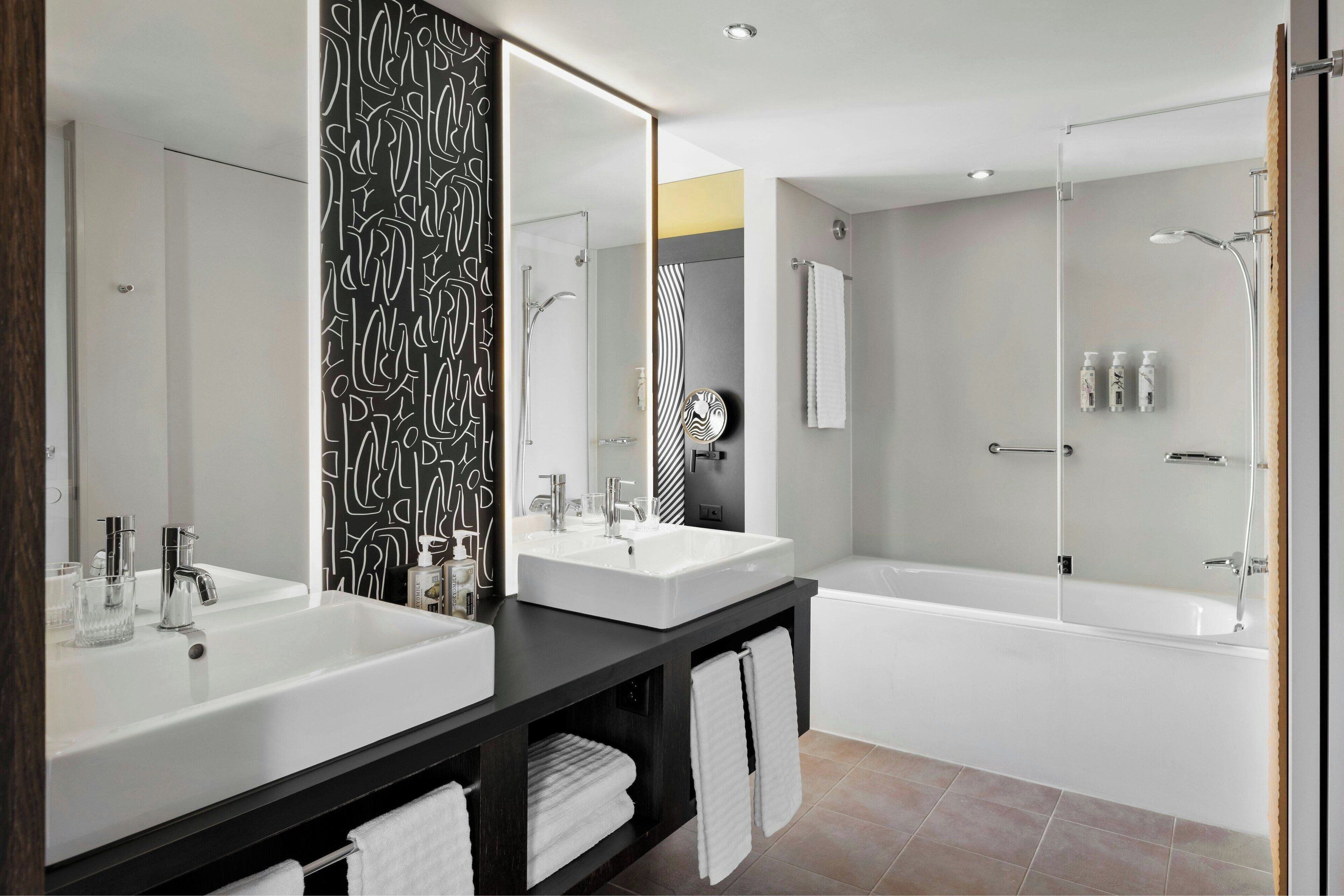 club suite, 1 king bed with sofa bed | bathroom | combined shower/bathtub, free toiletries, hair dryer, towels