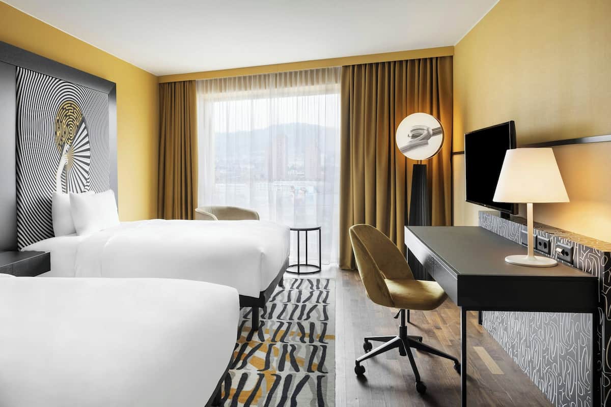 1 bedroom, premium bedding, in-room safe, desk