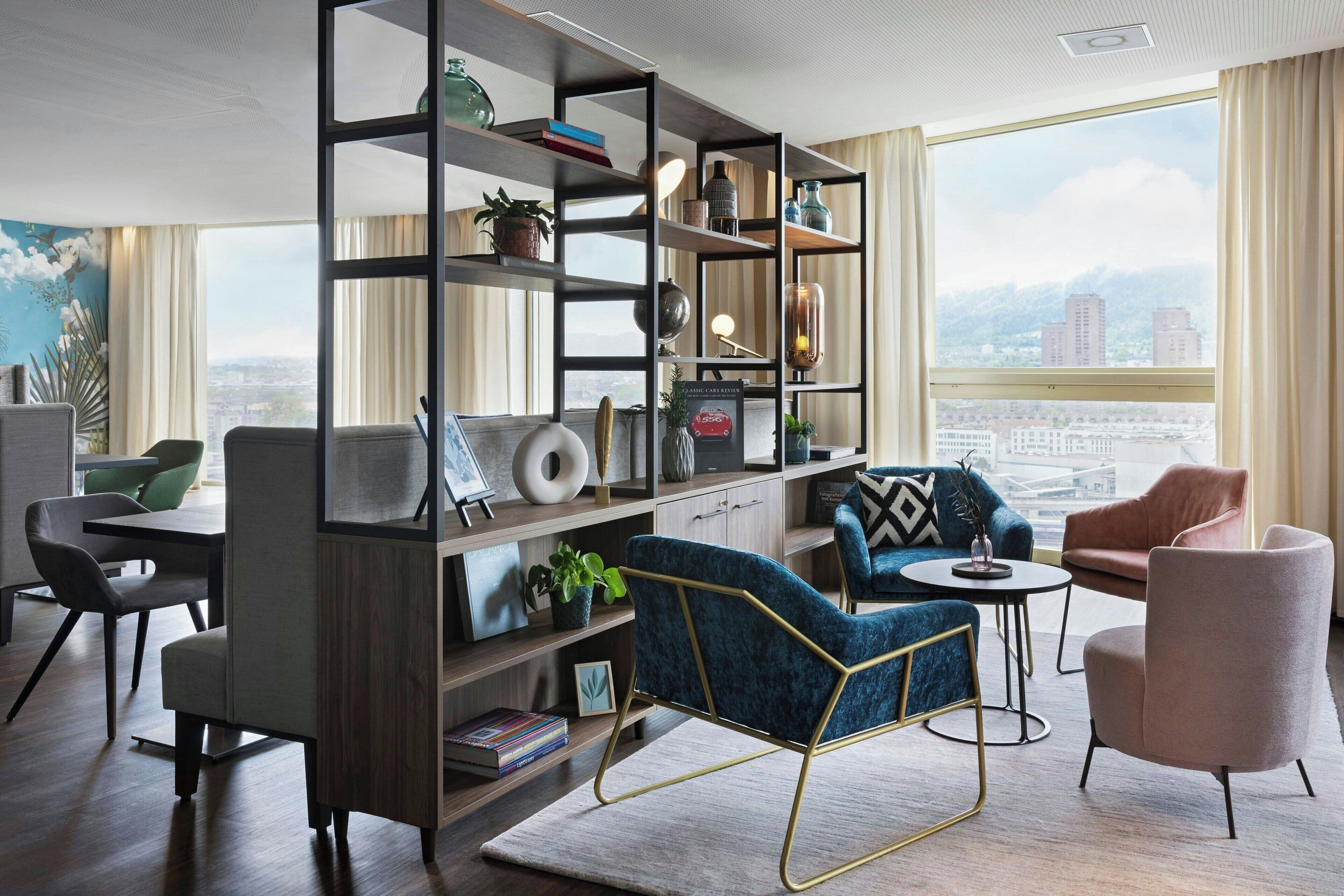 serves lunch and dinner