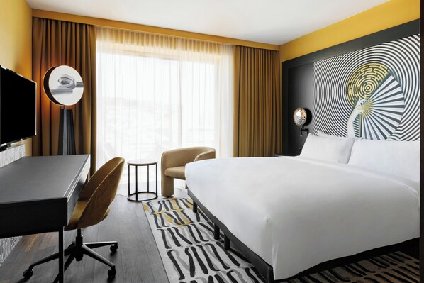 Premium bedding, in-room safe, desk, blackout drapes - Renaissance Zürich Tower Hotel (Zürich)