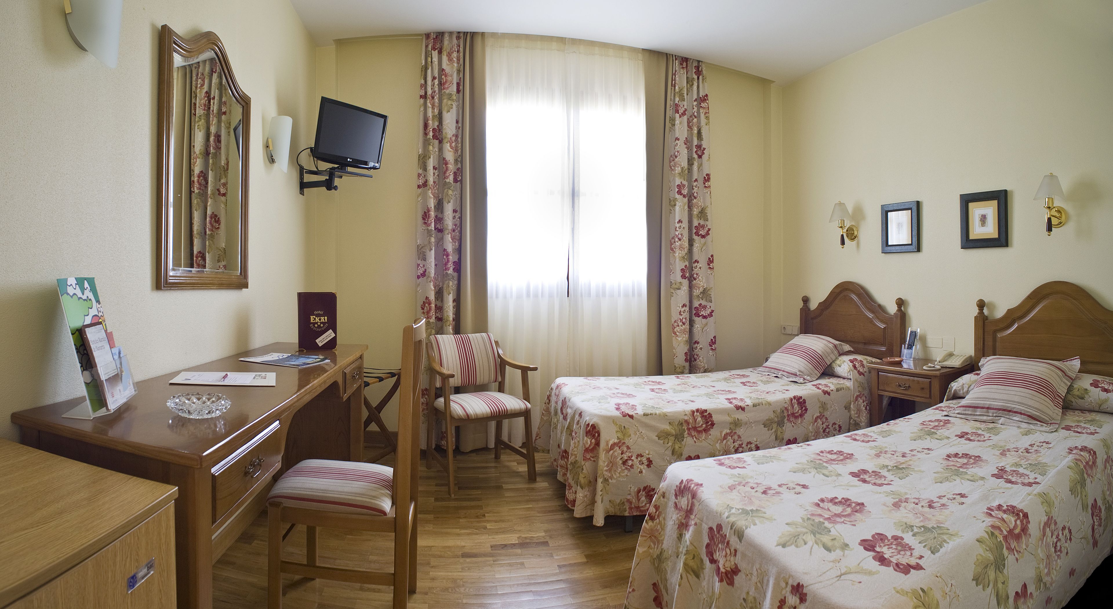 minibar, in-room safe, individually furnished, desk