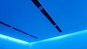A bedroom with two beds, a ceiling light fixture, and a wall-mounted control panel. - Mussa Spring Hotel (Wadi Musa)